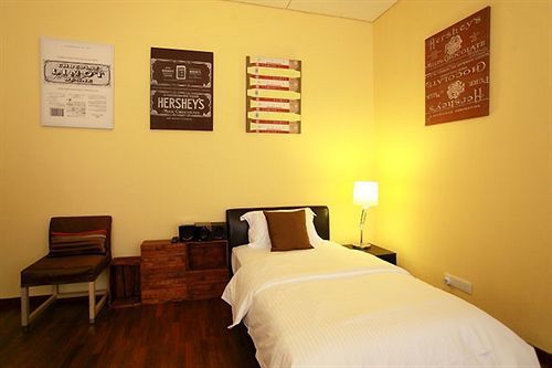 Chymes Hotel Танджунг-Бунга Экстерьер фото