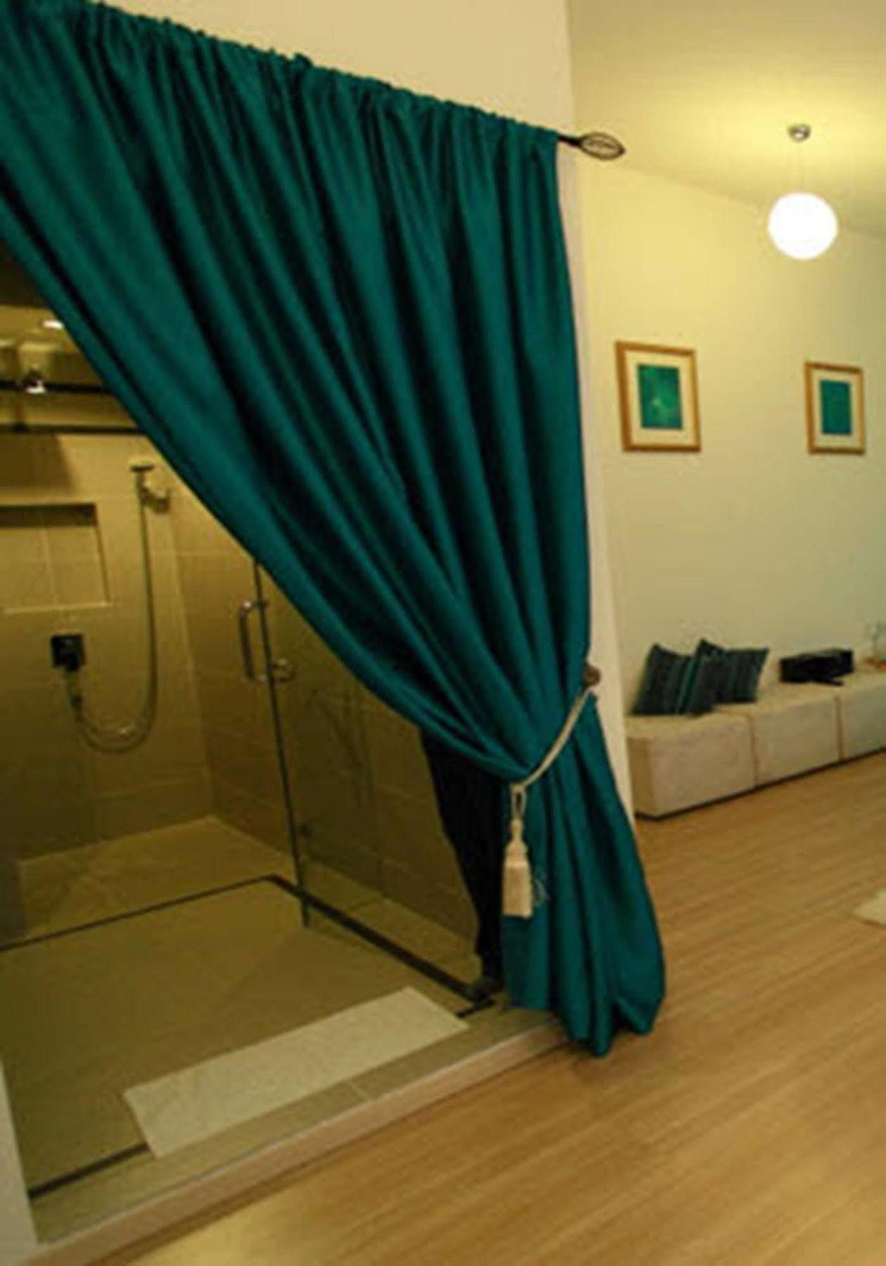 Chymes Hotel Танджунг-Бунга Экстерьер фото