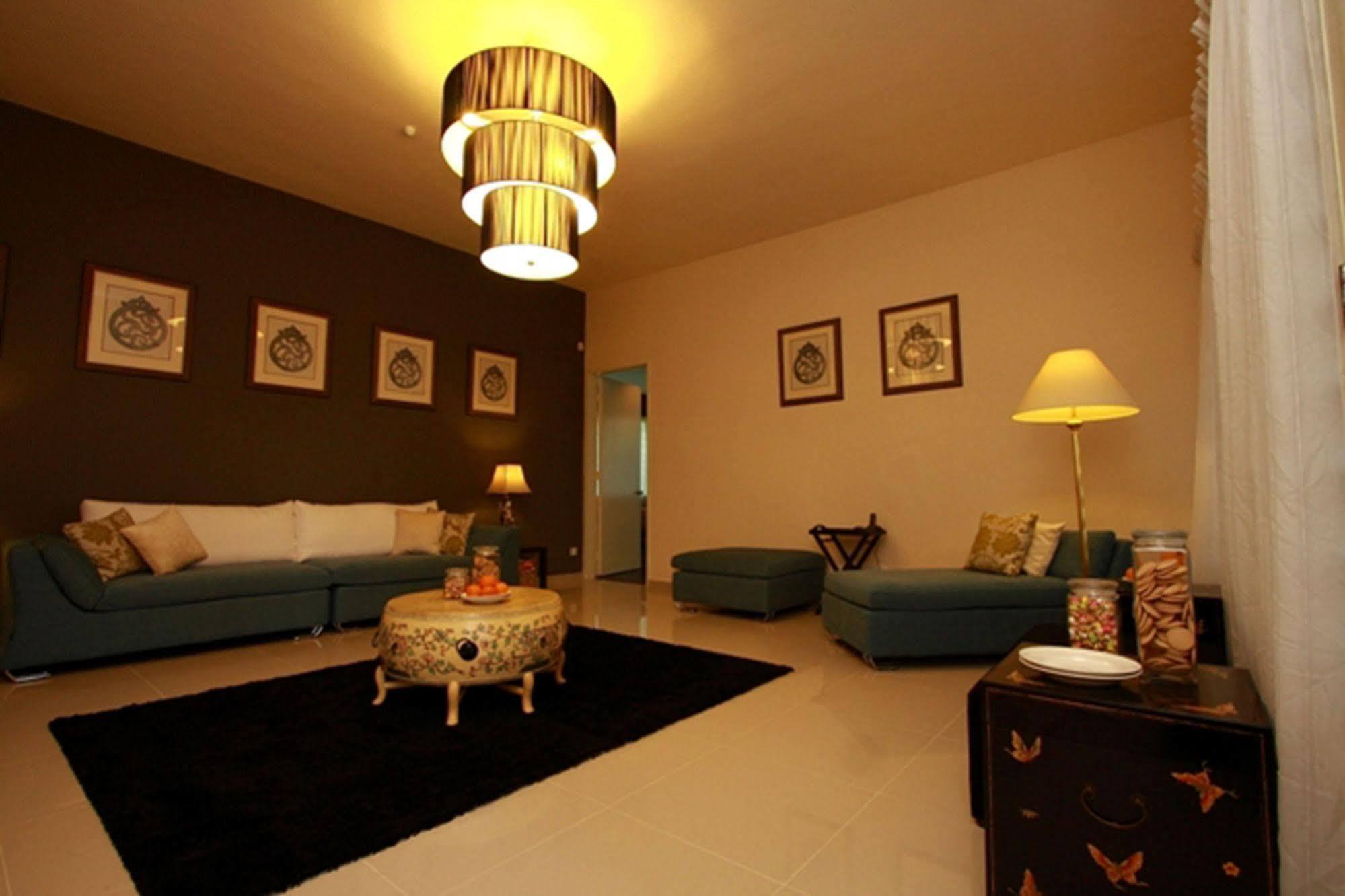 Chymes Hotel Танджунг-Бунга Экстерьер фото